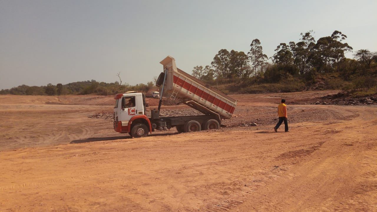 Maquinário próprio em operação
