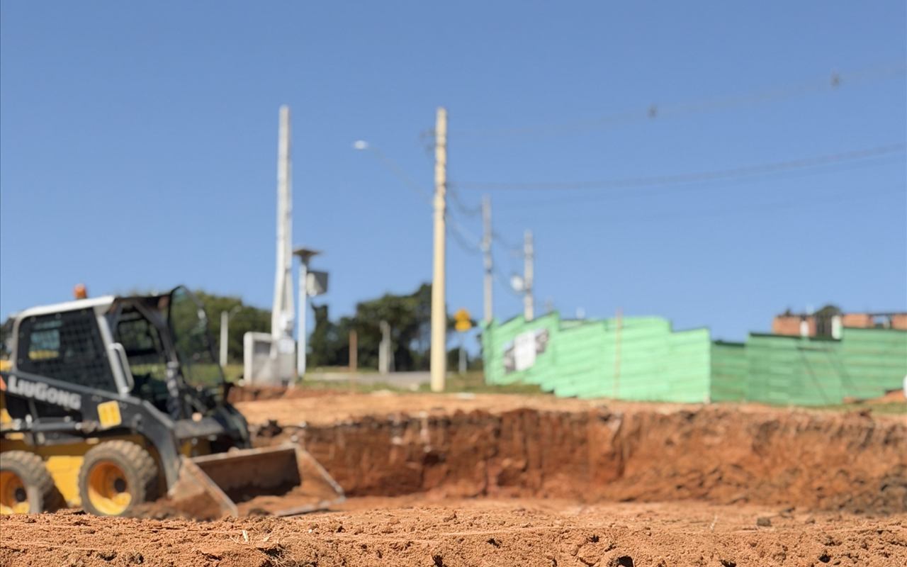 Obra de infraestrutura em campo