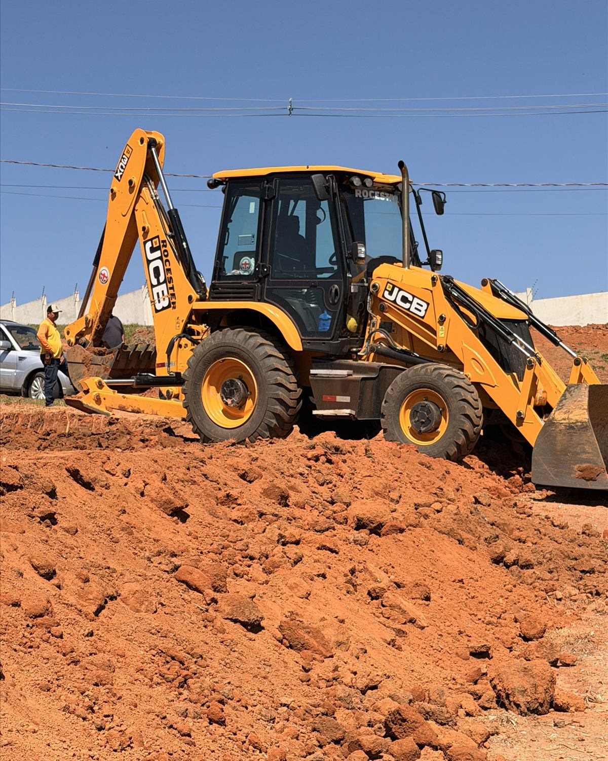 Frota própria em operação de terraplenagem